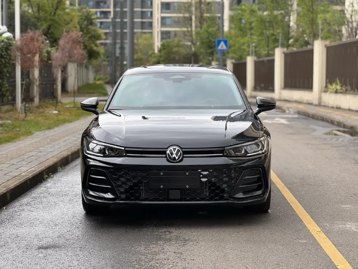 2025 Volkswagen Passat 2.0T 220HP L4 7DCT,autocango,china used car exporter,china ev exporter,chinese used car exporter,chinese used ev exporter