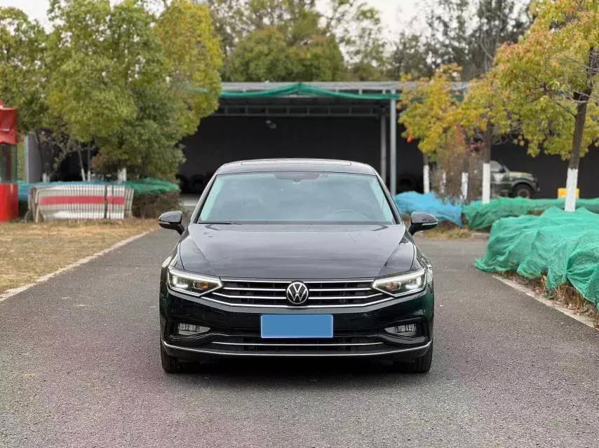 2023 Volkswagen Magotan 2.0T 186HP L4 7DCT,autocango,china used car exporter,china ev exporter,chinese used car exporter,chinese used ev exporter