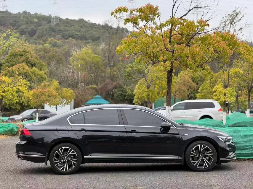 2023 Volkswagen Magotan 2.0T 186HP L4 7DCT,autocango,china used car exporter,china ev exporter,chinese used car exporter,chinese used ev exporter