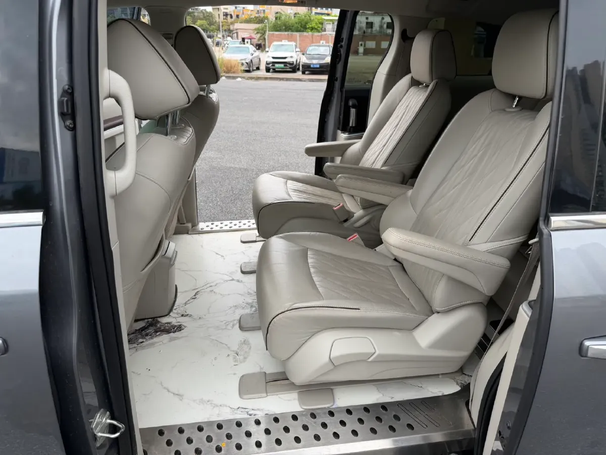 2022 Buick GL8 2.0T 237HP L4 9AT,autocango,china used car exporter,china ev exporter,chinese used car exporter,chinese used ev exporter