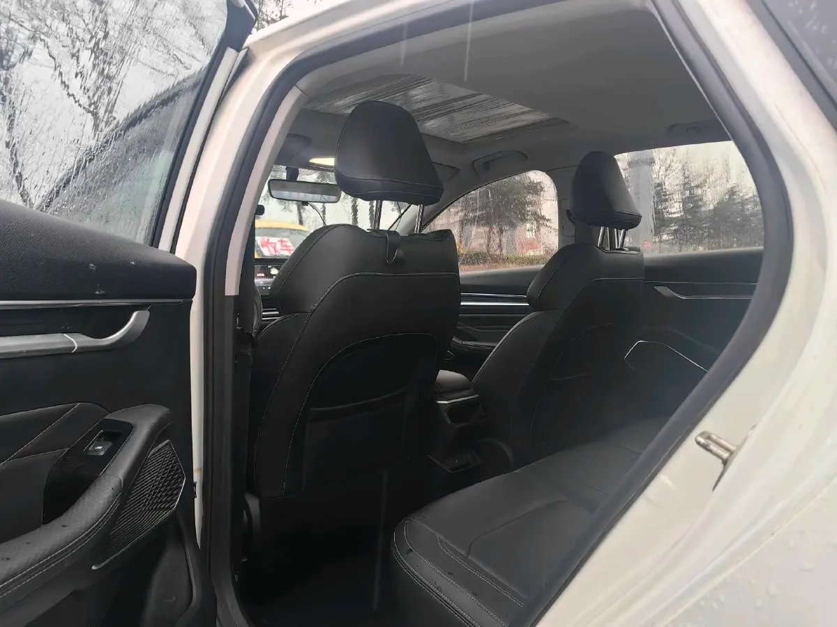 2022 Geely Emgrand 1.5L 114HP L4 5MT,autocango,china used car exporter,china ev exporter,chinese used car exporter,chinese used ev exporter