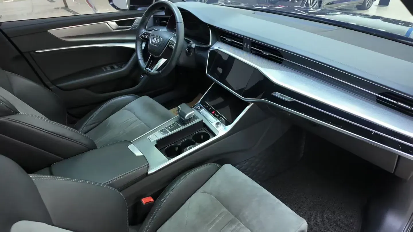 2024 Audi A6L 2.0T 245HP L4 7DCT,autocango,china used car exporter,china ev exporter,chinese used car exporter,chinese used ev exporter