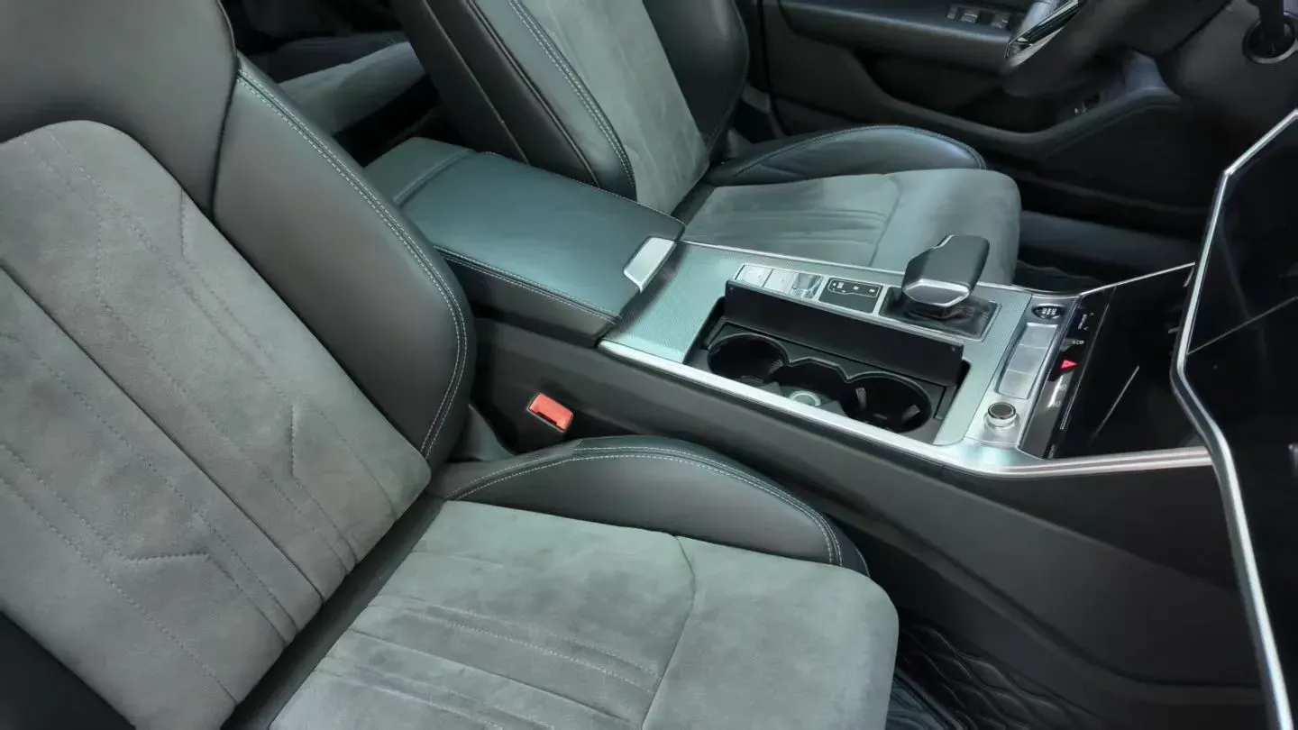 2024 Audi A6L 2.0T 245HP L4 7DCT,autocango,china used car exporter,china ev exporter,chinese used car exporter,chinese used ev exporter