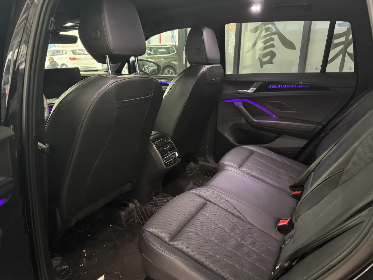 2024 Volkswagen Tiguan L 2.0T 220HP L4 7DCT,autocango,china used car exporter,china ev exporter,chinese used car exporter,chinese used ev exporter