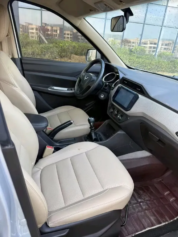 2019 WuLing HongGuang 1.5L 99HP L4 6MT,autocango,china used car exporter,china ev exporter,chinese used car exporter,chinese used ev exporter