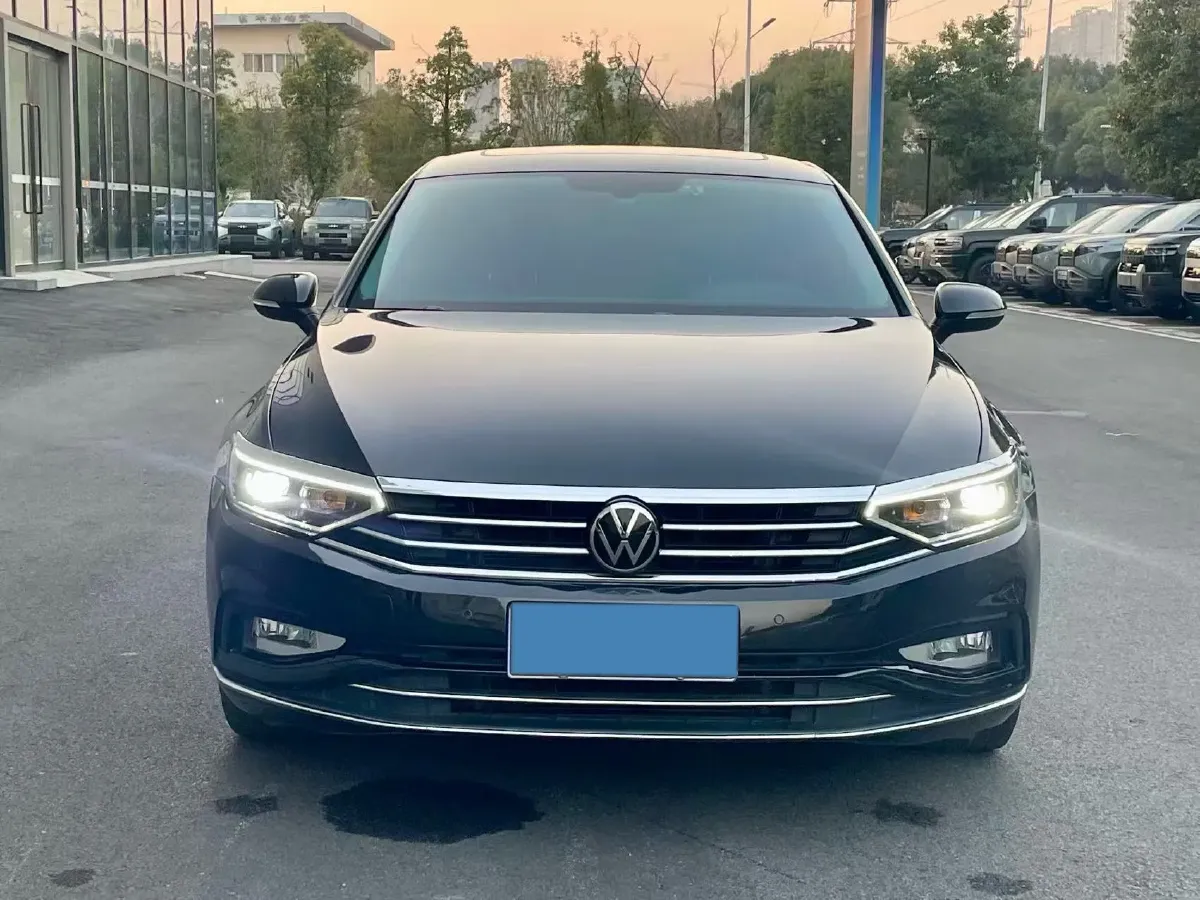2021 Volkswagen Magotan 2.0T 186HP L4 7DCT,autocango,china used car exporter,china ev exporter,chinese used car exporter,chinese used ev exporter