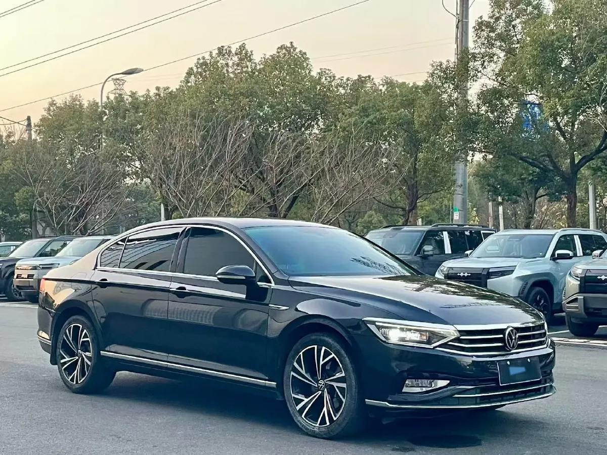 2021 Volkswagen Magotan 2.0T 186HP L4 7DCT,autocango,china used car exporter,china ev exporter,chinese used car exporter,chinese used ev exporter