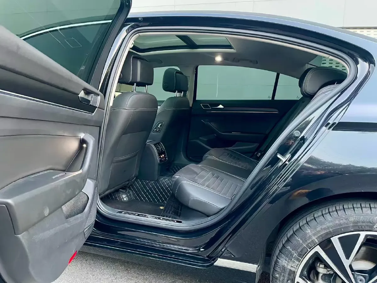 2021 Volkswagen Magotan 2.0T 186HP L4 7DCT,autocango,china used car exporter,china ev exporter,chinese used car exporter,chinese used ev exporter