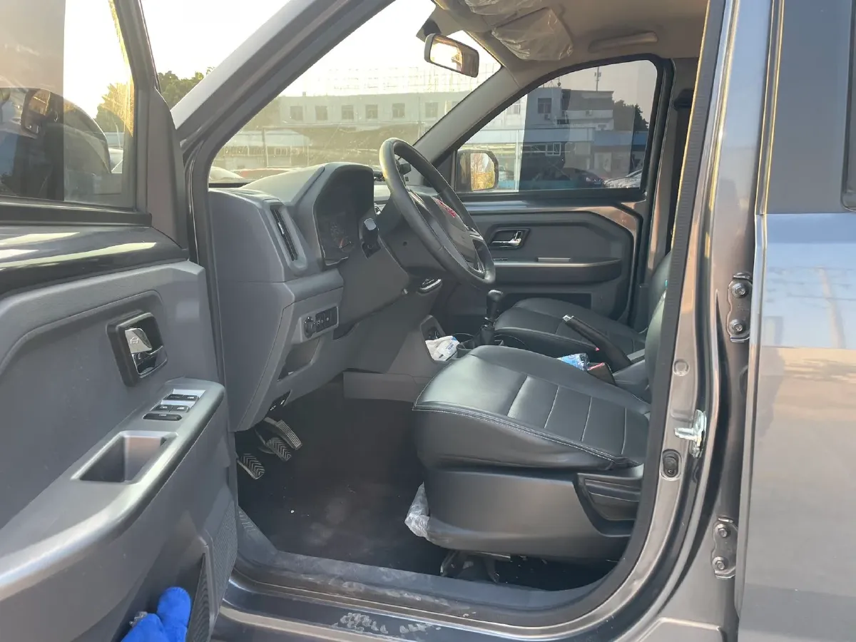 2021 WuLing ZhentTu 1.5L 99HP L4 5MT,autocango,china used car exporter,china ev exporter,chinese used car exporter,chinese used ev exporter