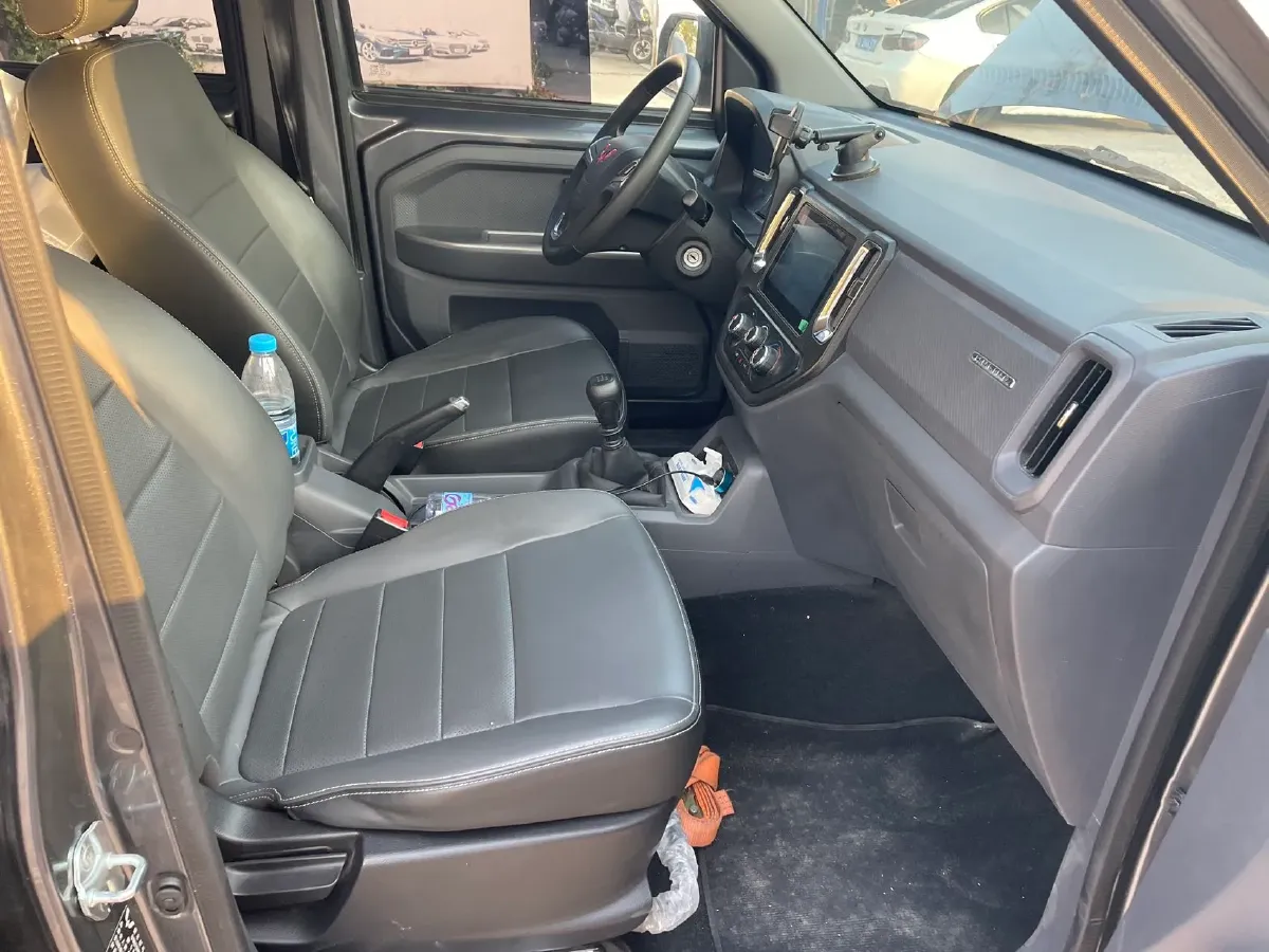 2021 WuLing ZhentTu 1.5L 99HP L4 5MT,autocango,china used car exporter,china ev exporter,chinese used car exporter,chinese used ev exporter