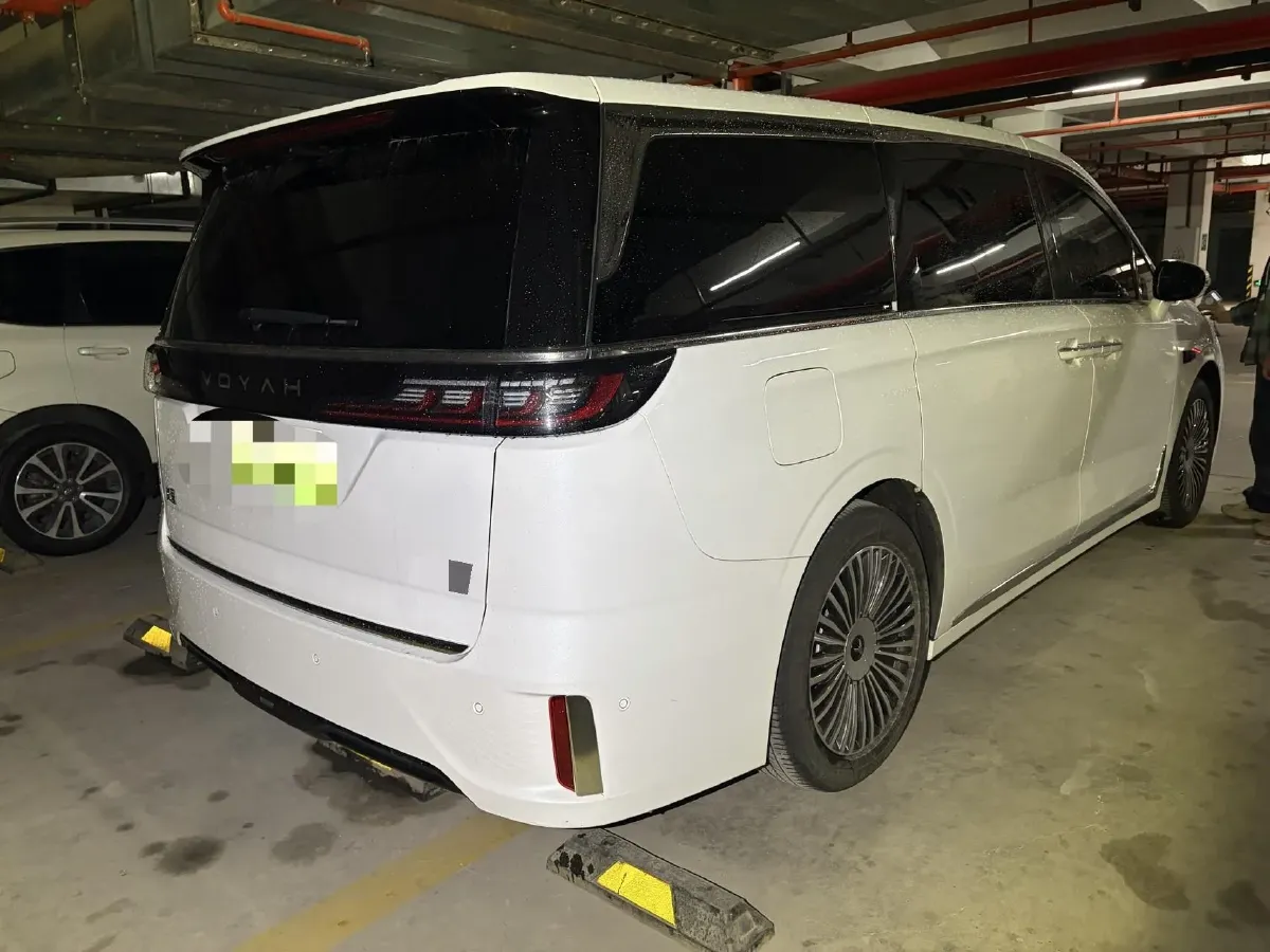 2025 Voyah Dream 1.5T 150HP L4 PHEV 41.7KWH,autocango,china used car exporter,china ev exporter,chinese used car exporter,chinese used ev exporter