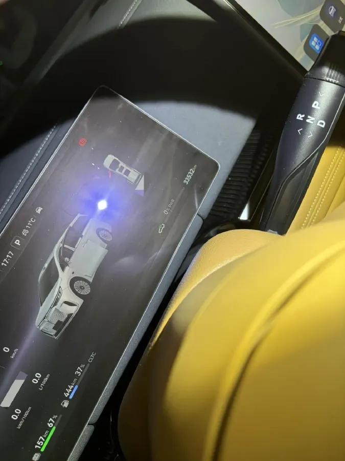 2025 Voyah Dream 1.5T 150HP L4 PHEV 41.7KWH,autocango,china used car exporter,china ev exporter,chinese used car exporter,chinese used ev exporter