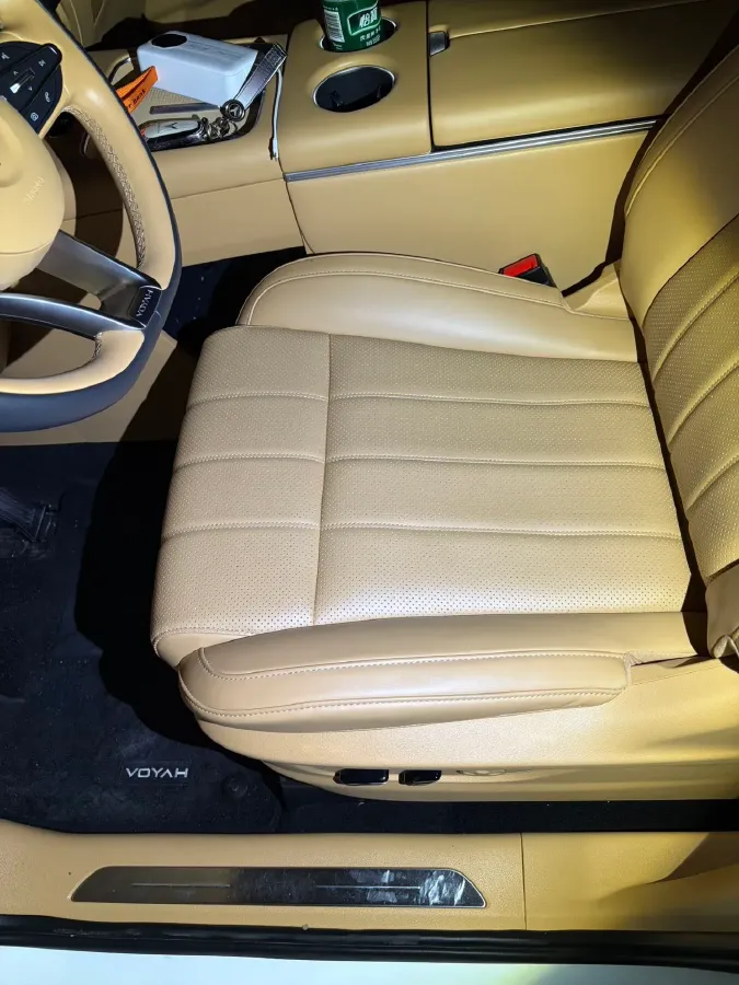 2025 Voyah Dream 1.5T 150HP L4 PHEV 41.7KWH,autocango,china used car exporter,china ev exporter,chinese used car exporter,chinese used ev exporter