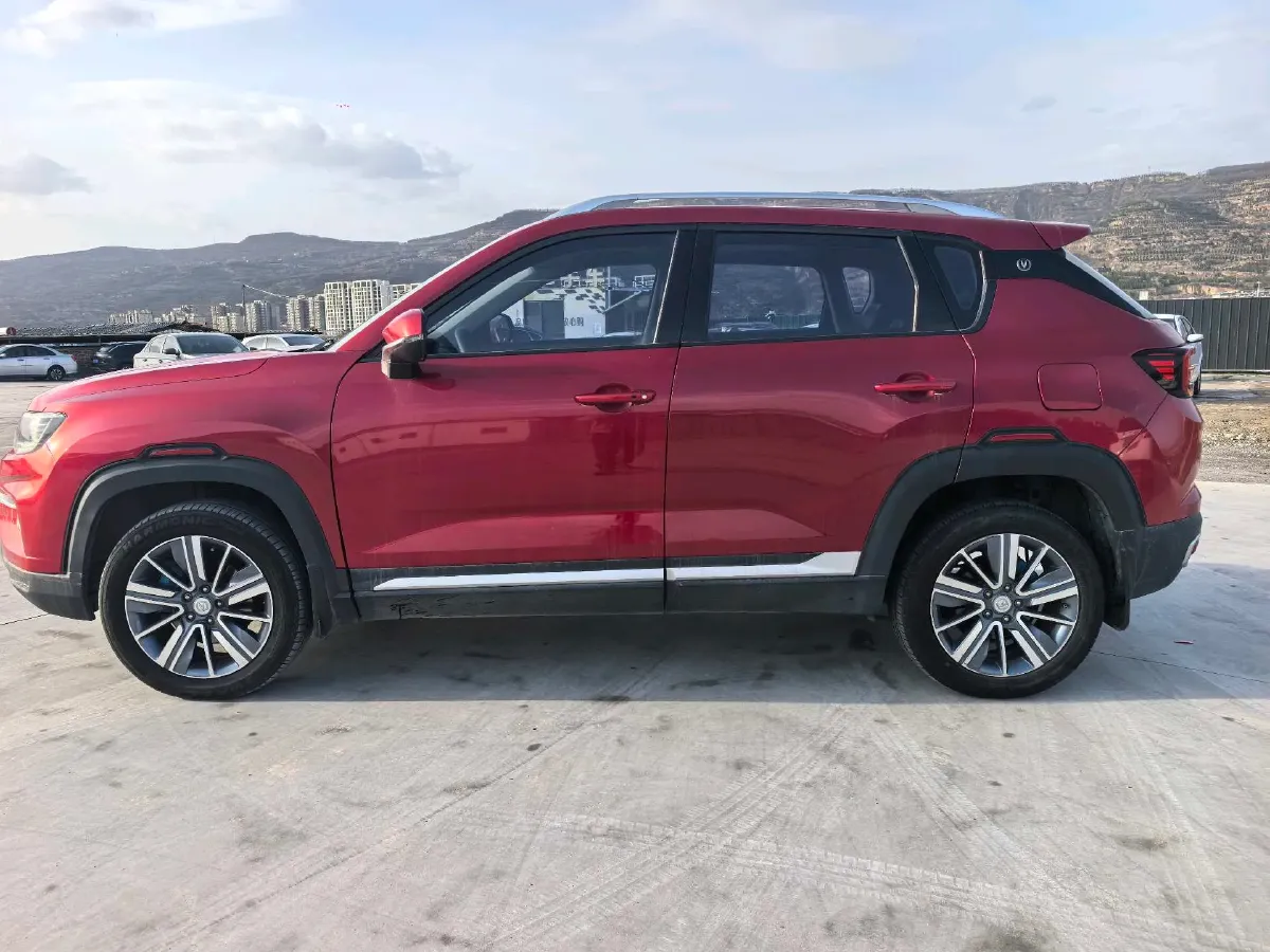 2019 ChangAn CS35 Plus 1.6L 128HP L4 5MT,autocango,china used car exporter,china ev exporter,chinese used car exporter,chinese used ev exporter