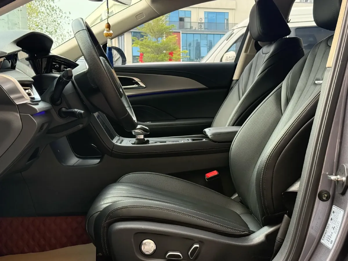 2023 HongQi H5 2.0T 224HP L4 8AT,autocango,china used car exporter,china ev exporter,chinese used car exporter,chinese used ev exporter