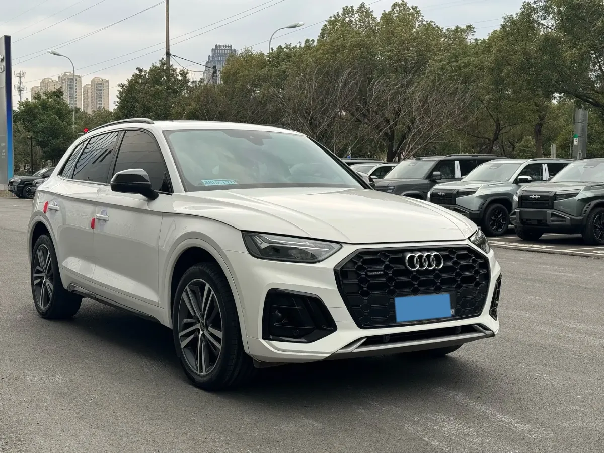 2022 Audi Q5L 2.0T 190HP L4 7DCT,autocango,china used car exporter,china ev exporter,chinese used car exporter,chinese used ev exporter