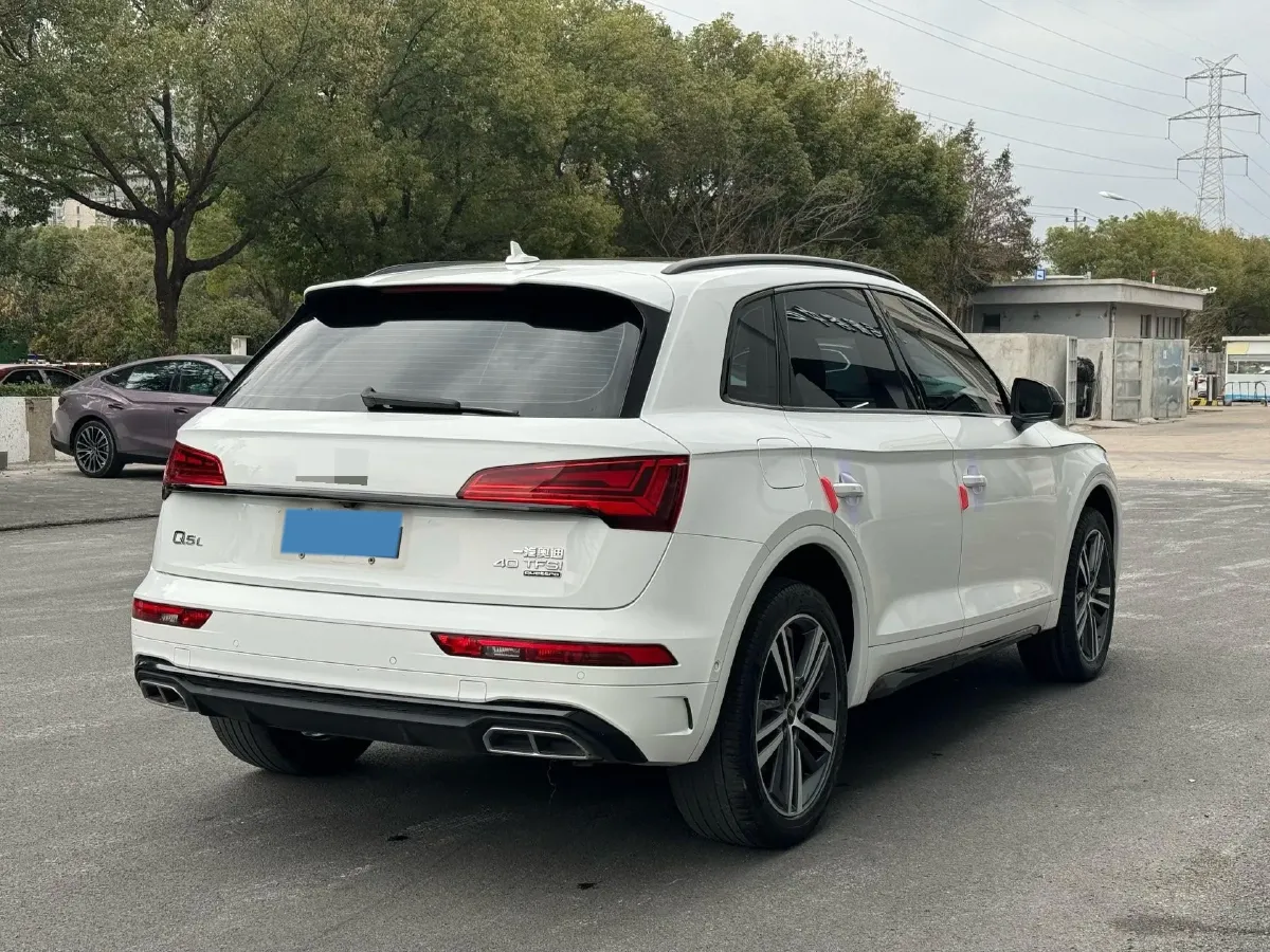 2022 Audi Q5L 2.0T 190HP L4 7DCT,autocango,china used car exporter,china ev exporter,chinese used car exporter,chinese used ev exporter