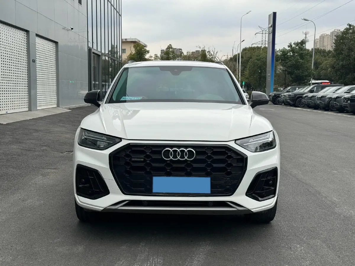 2022 Audi Q5L 2.0T 190HP L4 7DCT,autocango,china used car exporter,china ev exporter,chinese used car exporter,chinese used ev exporter