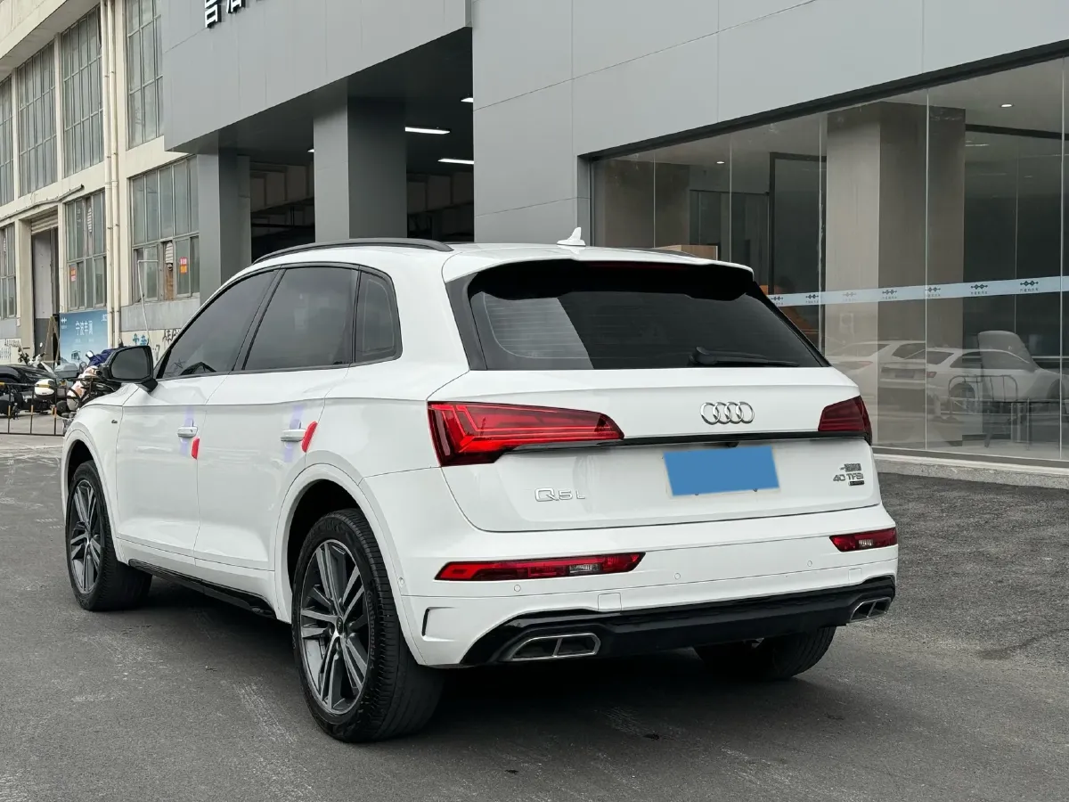 2022 Audi Q5L 2.0T 190HP L4 7DCT,autocango,china used car exporter,china ev exporter,chinese used car exporter,chinese used ev exporter