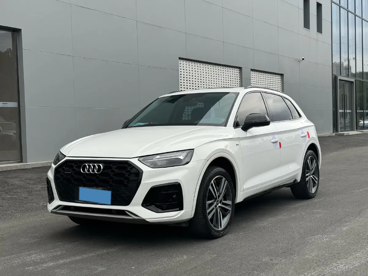 2022 Audi Q5L 2.0T 190HP L4 7DCT,autocango,china used car exporter,china ev exporter,chinese used car exporter,chinese used ev exporter