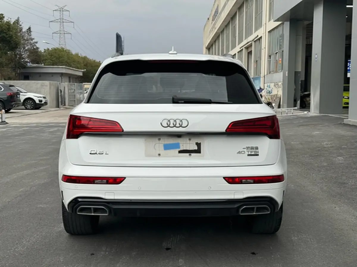 2022 Audi Q5L 2.0T 190HP L4 7DCT,autocango,china used car exporter,china ev exporter,chinese used car exporter,chinese used ev exporter