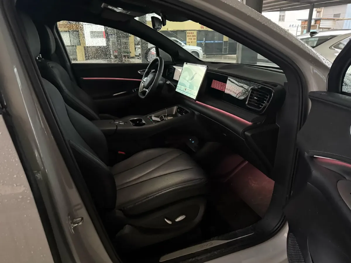 2025 LanDian E5 PLUS 1.5L 95HP L4 E-CVT PHEV,autocango,china used car exporter,china ev exporter,chinese used car exporter,chinese used ev exporter