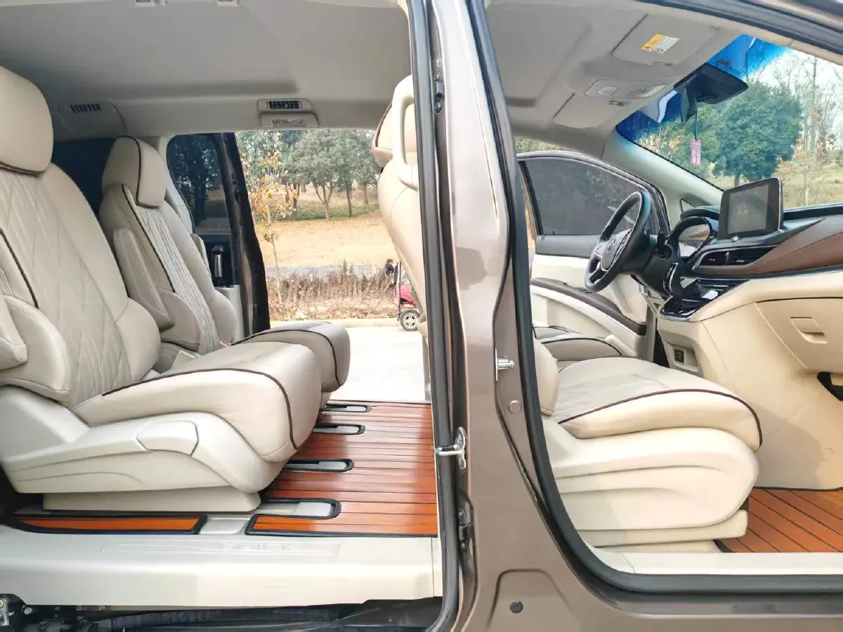 2023 Buick GL8 2.0T 237HP L4 9AT,autocango,china used car exporter,china ev exporter,chinese used car exporter,chinese used ev exporter