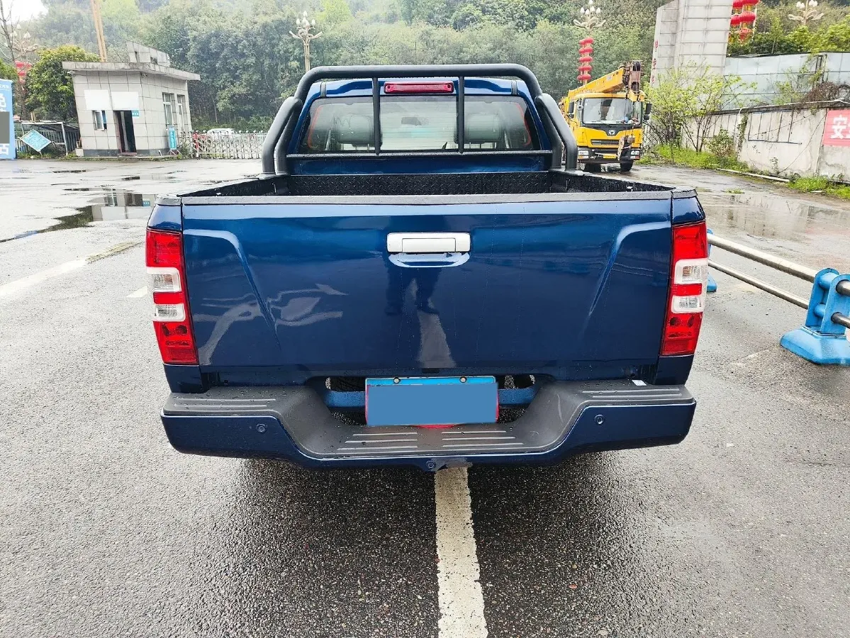 2023 Isuzu RE-MAX Jim 2.5T 143HP L4 6MT,autocango,china used car exporter,china ev exporter,chinese used car exporter,chinese used ev exporter