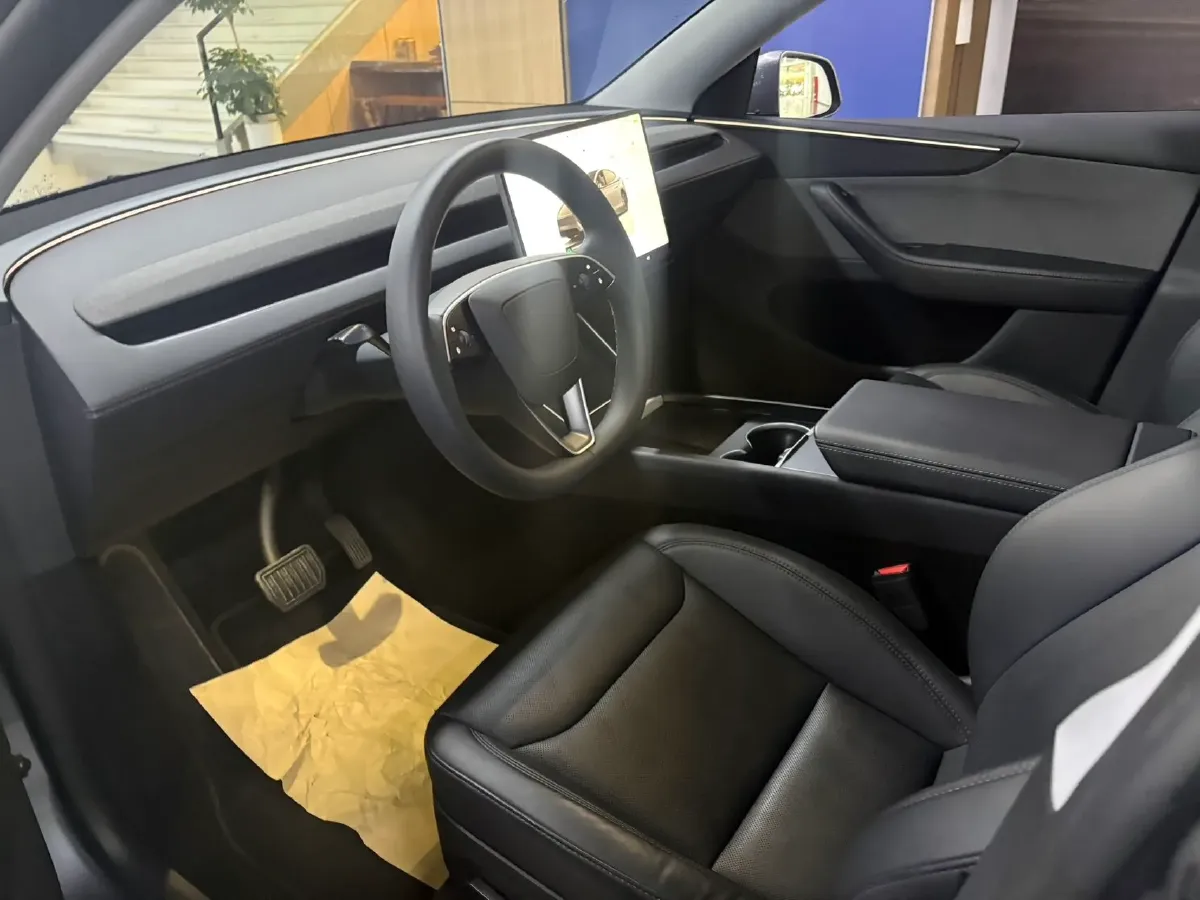 2025 Tesla Model Y BEV 62.5KWH,autocango,china used car exporter,china ev exporter,chinese used car exporter,chinese used ev exporter