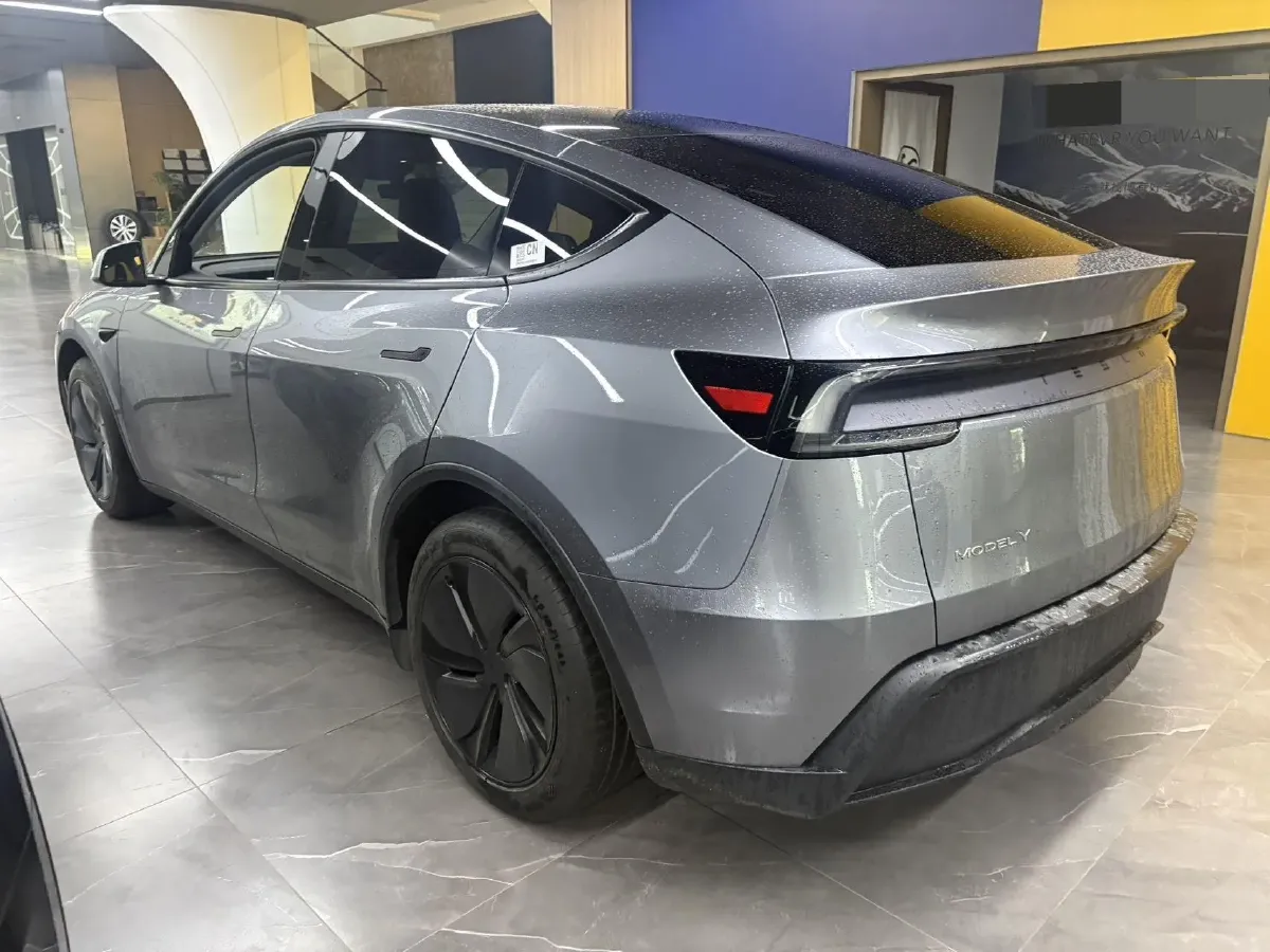 2025 Tesla Model Y BEV 62.5KWH,autocango,china used car exporter,china ev exporter,chinese used car exporter,chinese used ev exporter