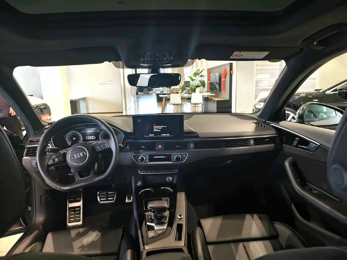 2024 Audi A4L 2.0T 190HP L4 7DCT,autocango,china used car exporter,china ev exporter,chinese used car exporter,chinese used ev exporter