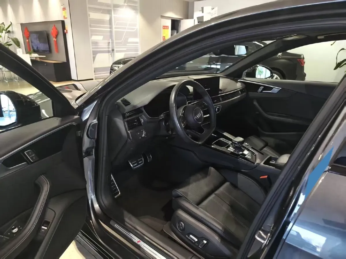 2024 Audi A4L 2.0T 190HP L4 7DCT,autocango,china used car exporter,china ev exporter,chinese used car exporter,chinese used ev exporter