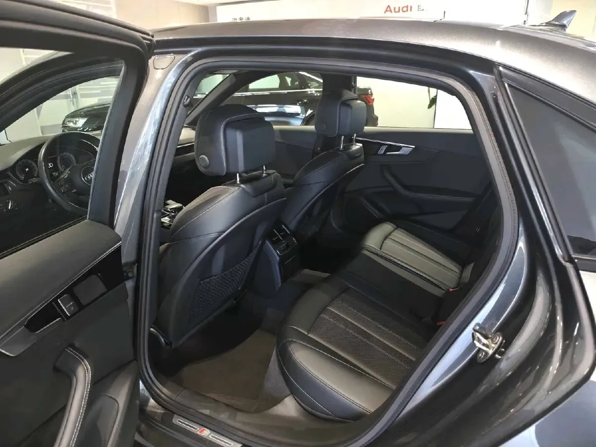 2024 Audi A4L 2.0T 190HP L4 7DCT,autocango,china used car exporter,china ev exporter,chinese used car exporter,chinese used ev exporter