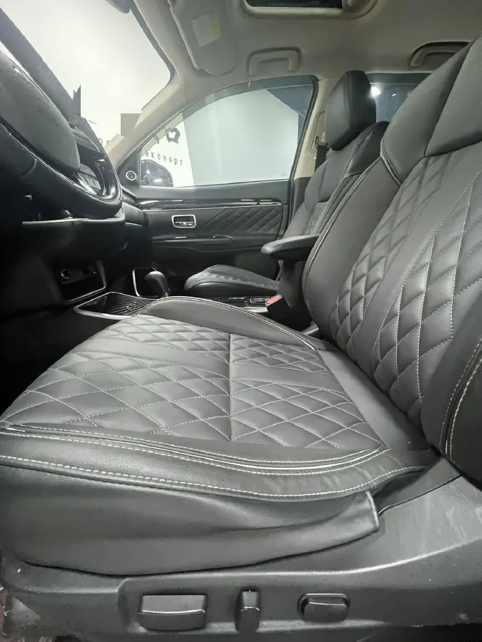 2021 Mitsubishi Outlander 2.0L 166HP L4 CVT,autocango,china used car exporter,china ev exporter,chinese used car exporter,chinese used ev exporter