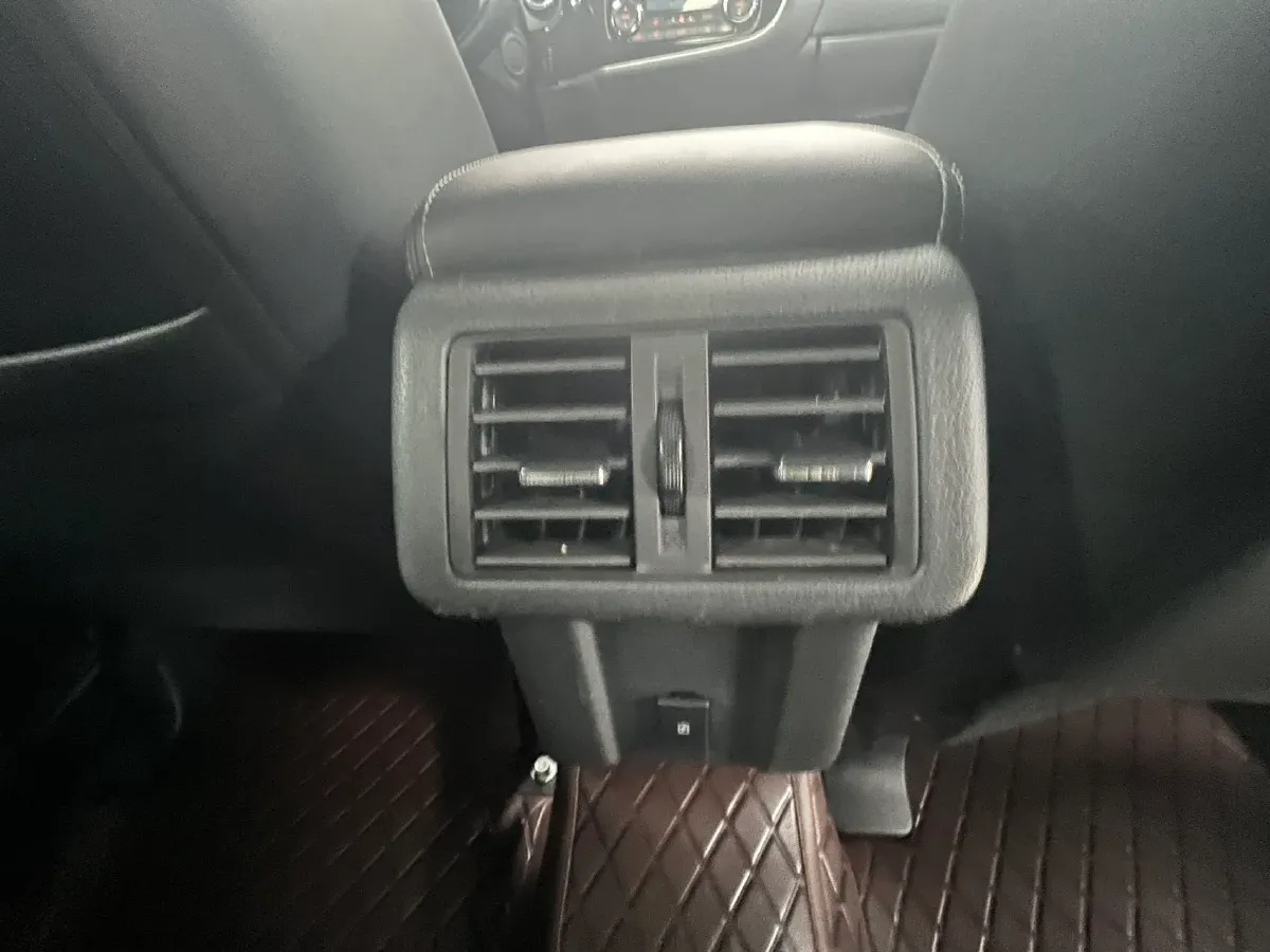 2021 Mitsubishi Outlander 2.0L 166HP L4 CVT,autocango,china used car exporter,china ev exporter,chinese used car exporter,chinese used ev exporter