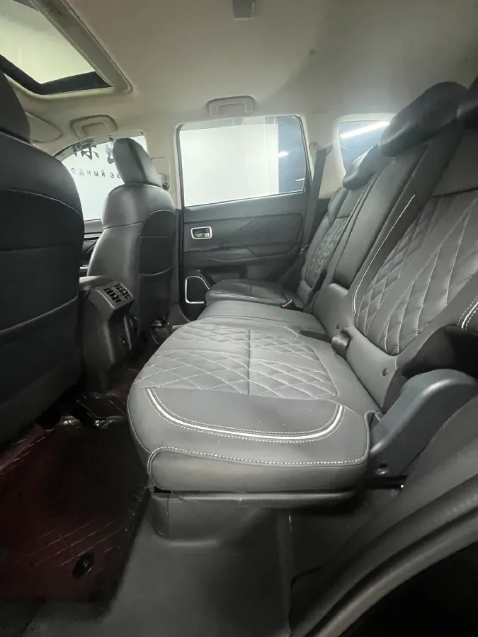 2021 Mitsubishi Outlander 2.0L 166HP L4 CVT,autocango,china used car exporter,china ev exporter,chinese used car exporter,chinese used ev exporter