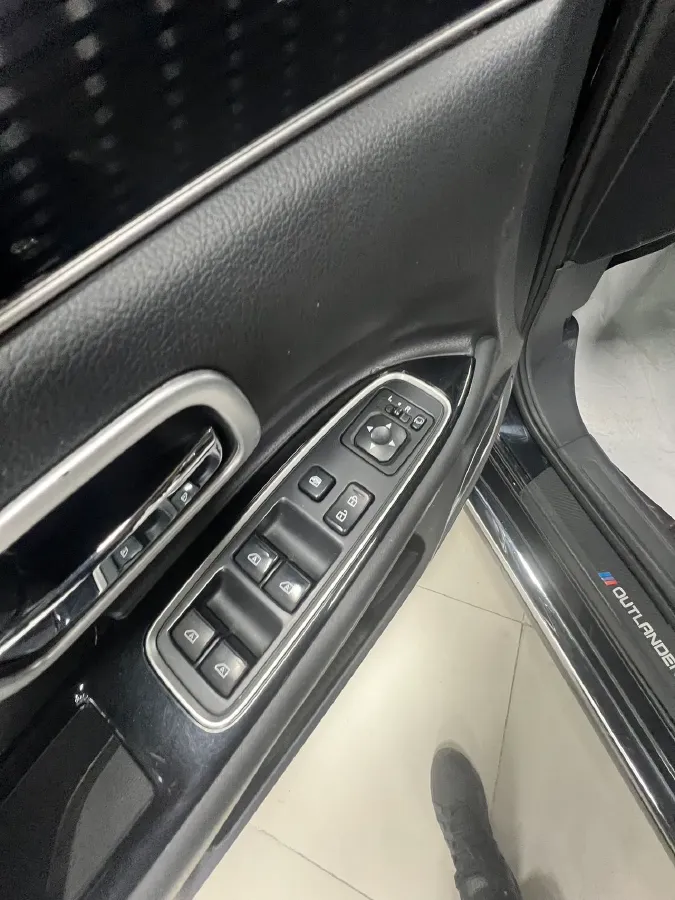 2021 Mitsubishi Outlander 2.0L 166HP L4 CVT,autocango,china used car exporter,china ev exporter,chinese used car exporter,chinese used ev exporter