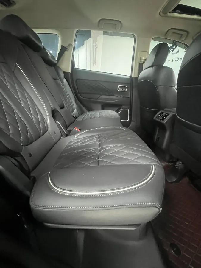 2021 Mitsubishi Outlander 2.0L 166HP L4 CVT,autocango,china used car exporter,china ev exporter,chinese used car exporter,chinese used ev exporter