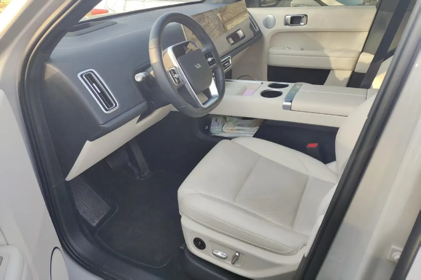 2024 Li L6 Range Extended 154HP L4 REEV 36.8KWH,autocango,china used car exporter,china ev exporter,chinese used car exporter,chinese used ev exporter