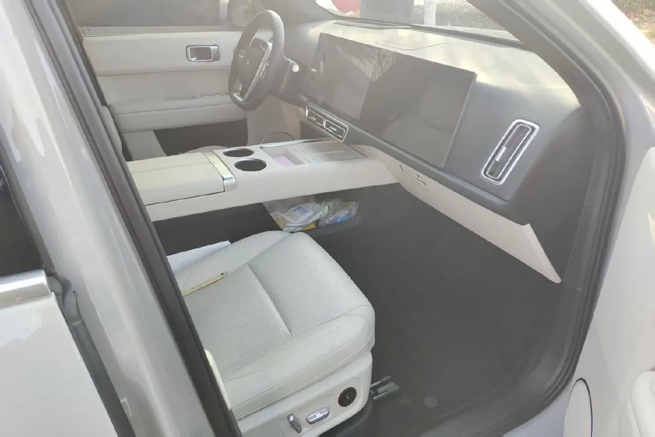 2024 Li L6 Range Extended 154HP L4 REEV 36.8KWH,autocango,china used car exporter,china ev exporter,chinese used car exporter,chinese used ev exporter