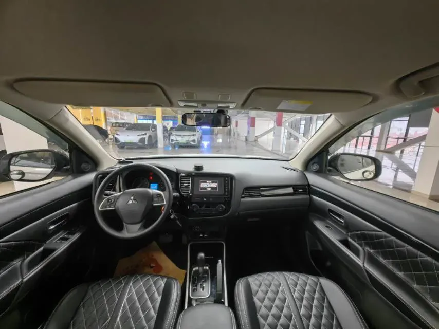 2021 Mitsubishi Outlander 2.0L 166HP L4 CVT,autocango,china used car exporter,china ev exporter,chinese used car exporter,chinese used ev exporter