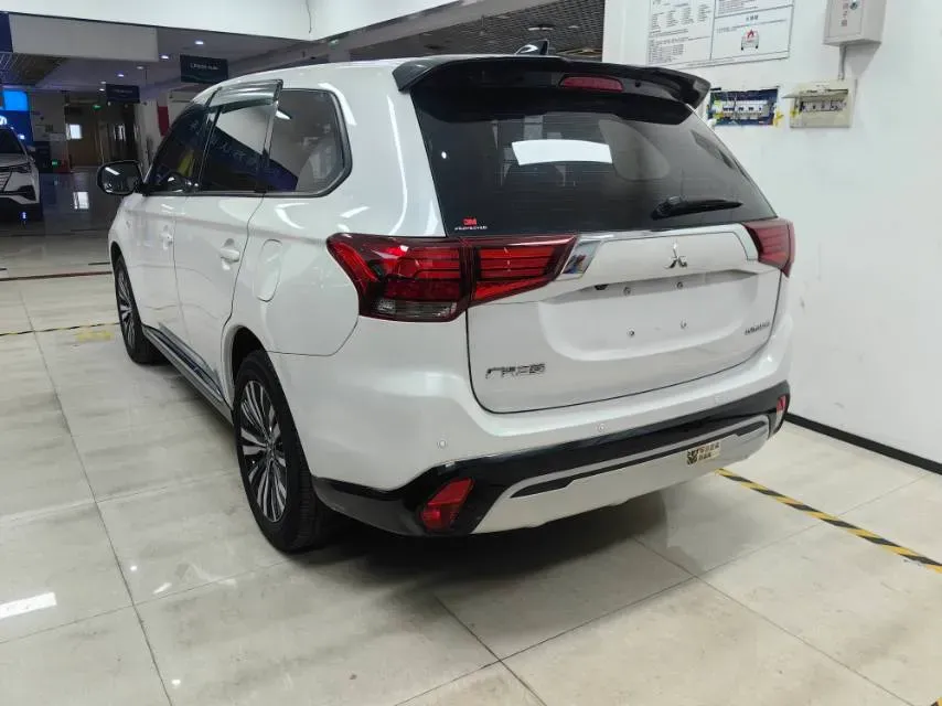2021 Mitsubishi Outlander 2.0L 166HP L4 CVT,autocango,china used car exporter,china ev exporter,chinese used car exporter,chinese used ev exporter