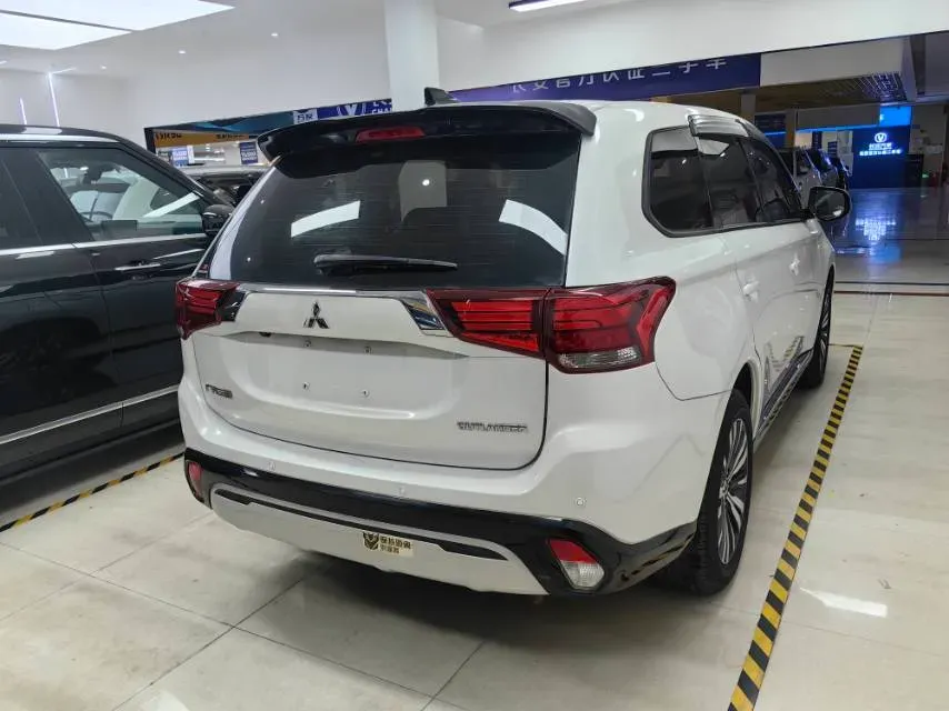 2021 Mitsubishi Outlander 2.0L 166HP L4 CVT,autocango,china used car exporter,china ev exporter,chinese used car exporter,chinese used ev exporter