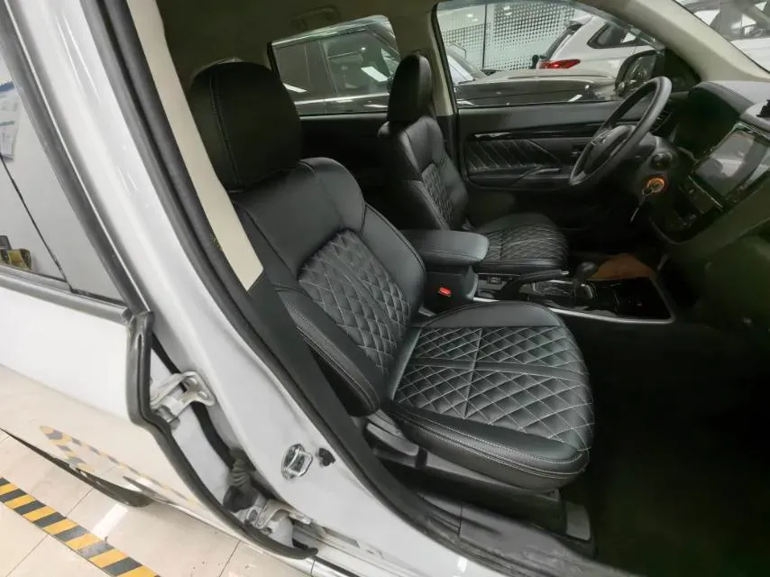 2021 Mitsubishi Outlander 2.0L 166HP L4 CVT,autocango,china used car exporter,china ev exporter,chinese used car exporter,chinese used ev exporter