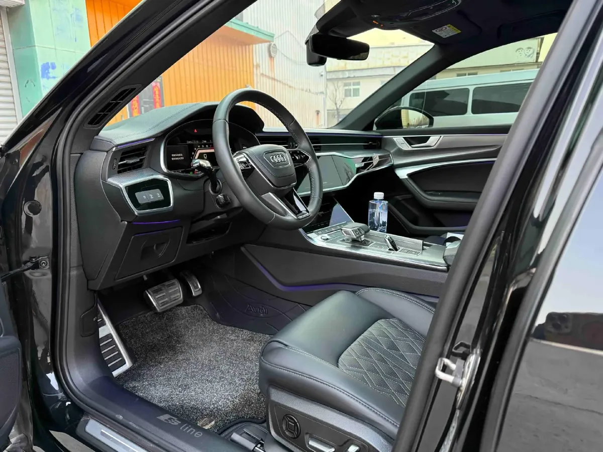 2021 Audi A6L 2.0T 190HP L4 7DCT,autocango,china used car exporter,china ev exporter,chinese used car exporter,chinese used ev exporter