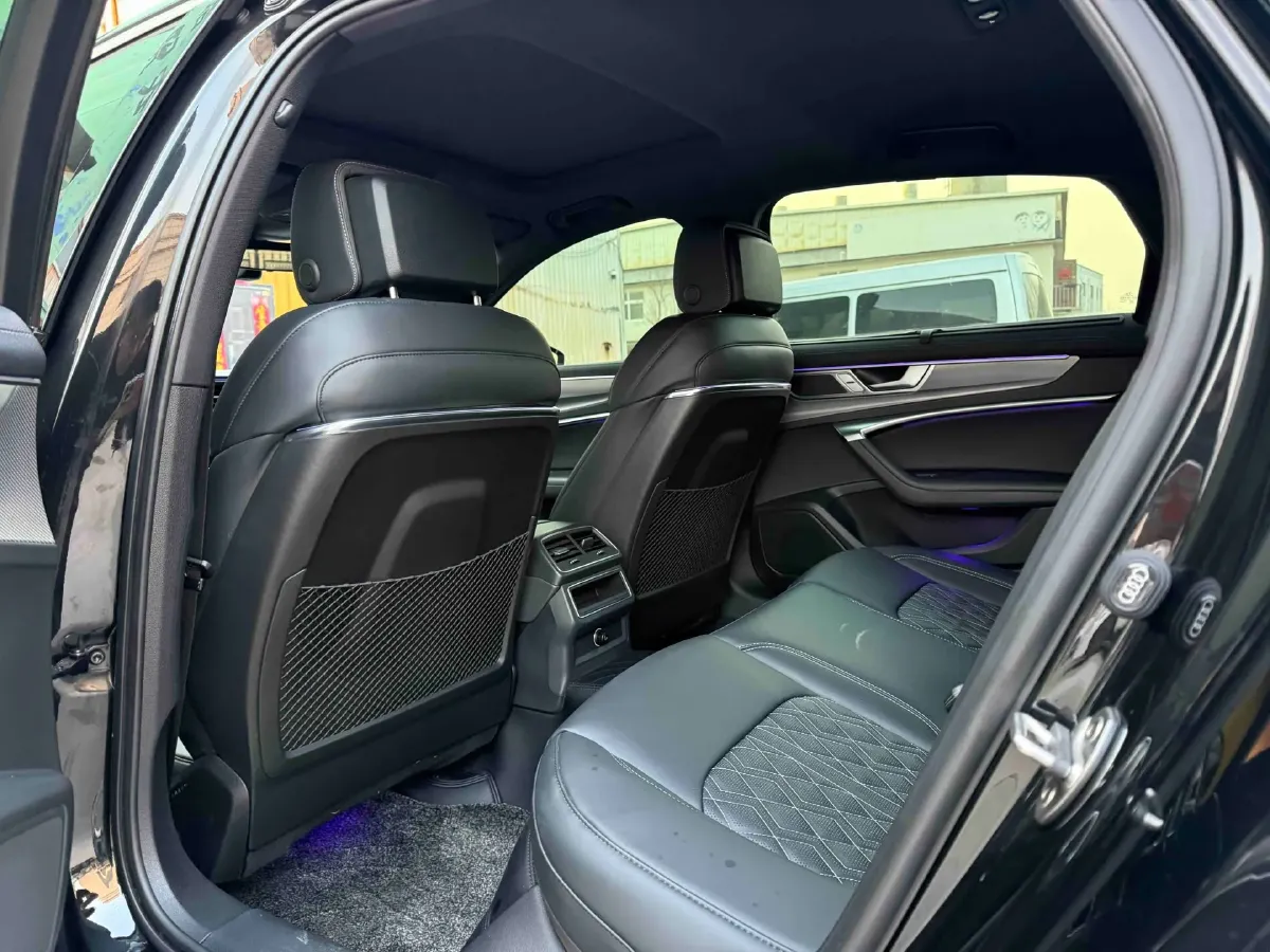 2021 Audi A6L 2.0T 190HP L4 7DCT,autocango,china used car exporter,china ev exporter,chinese used car exporter,chinese used ev exporter