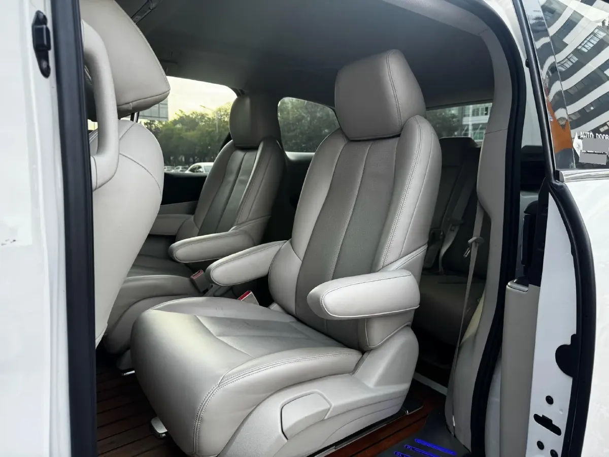 2021 Buick GL8 2.0T 237HP L4 9AT,autocango,china used car exporter,china ev exporter,chinese used car exporter,chinese used ev exporter