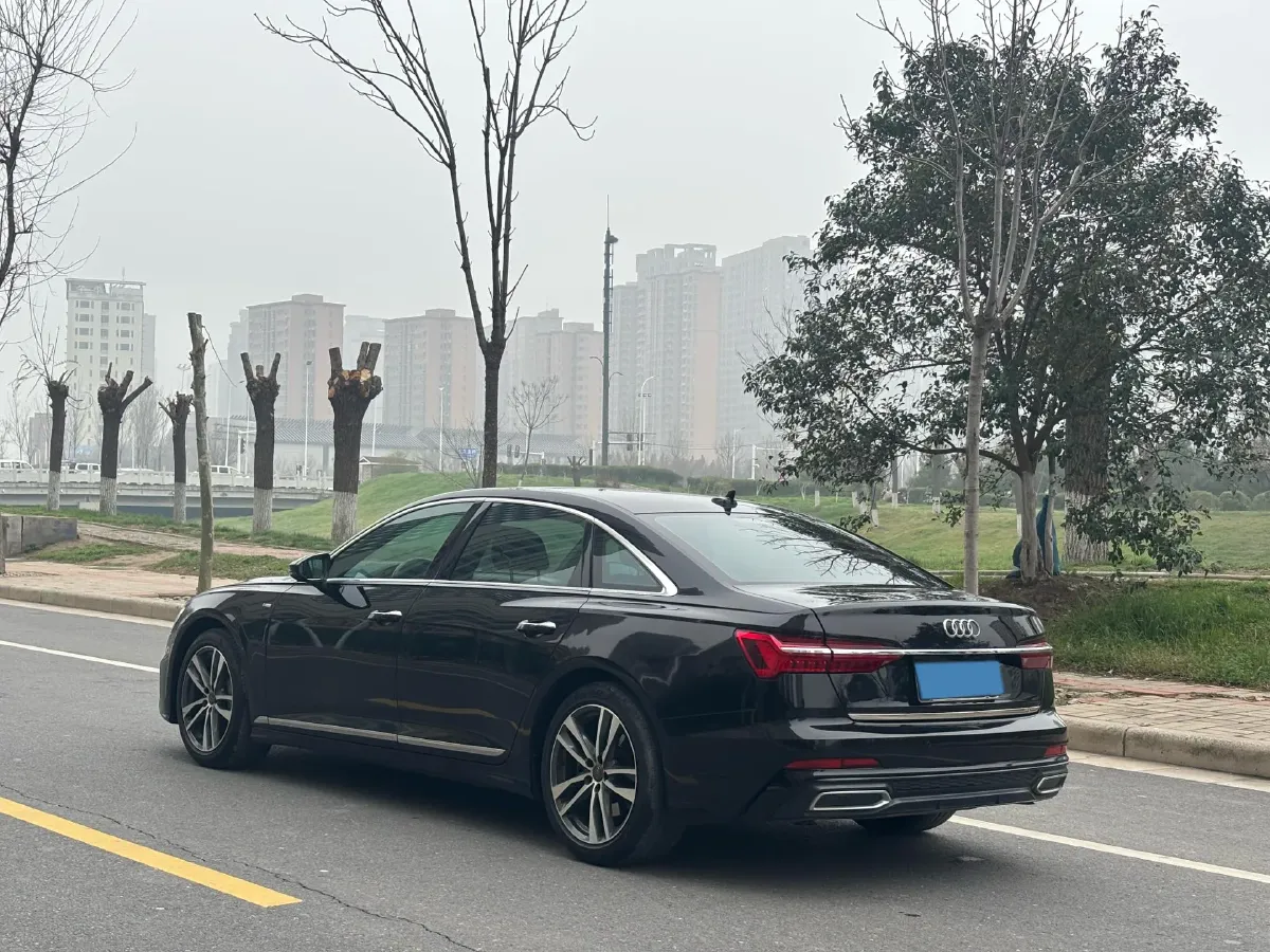 2020 Audi A6L 2.0T 224HP L4 7DCT,autocango,china used car exporter,china ev exporter,chinese used car exporter,chinese used ev exporter