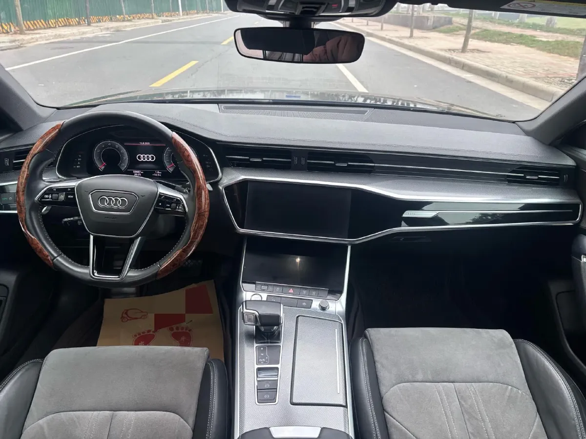 2020 Audi A6L 2.0T 224HP L4 7DCT,autocango,china used car exporter,china ev exporter,chinese used car exporter,chinese used ev exporter