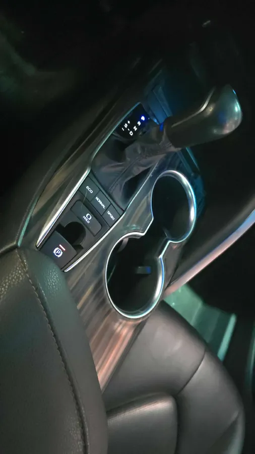 2021 Toyota Camry 2.5L 209HP L4 8AT,autocango,china used car exporter,china ev exporter,chinese used car exporter,chinese used ev exporter